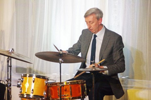 Steve Brown, Scott Hamilton Quartet, Watermill Jazz Club, Dorking, Surrey, 2022. Creator: Brian O'Connor.