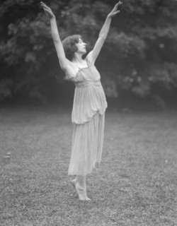 Desha, 1921 Creator: Arnold Genthe.