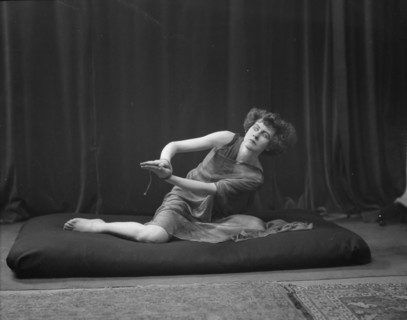 Refrani, 1918 Creator: Arnold Genthe.