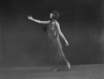 Kubert, Chloe, Miss, 1919 Creator: Arnold Genthe.