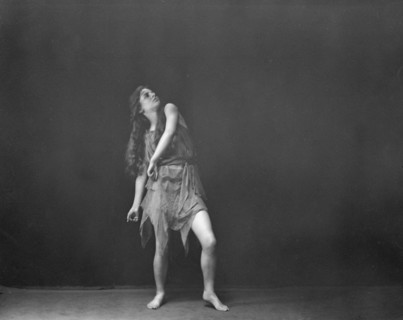 La Tour, Miss, 1919 June 25. Creator: Arnold Genthe.