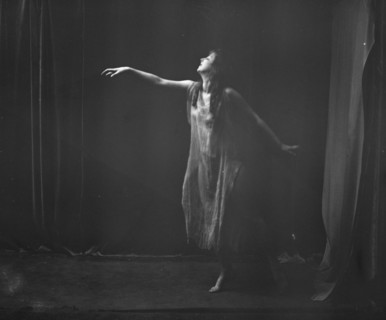 Delarer, Llellwyn, Miss, 1917 Creator: Arnold Genthe.