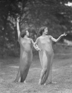 Desha and Leah, 1921 July 30. Creator: Arnold Genthe.