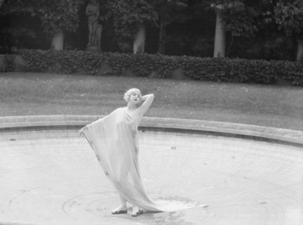 St. Denis, Ruth, 1913 Mar. 25. Creator: Arnold Genthe.