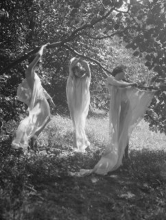 Helen Moeller and pupils, 1922 July 18. Creator: Arnold Genthe.