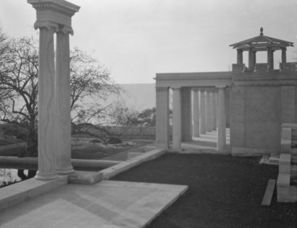 Untermeyer [i.e. Untermyer] garden, 1917 Creator: Arnold Genthe.