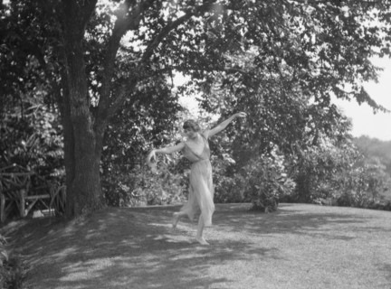 Elsie Dufour dancer, between 1918 and 1920. Creator: Arnold Genthe.