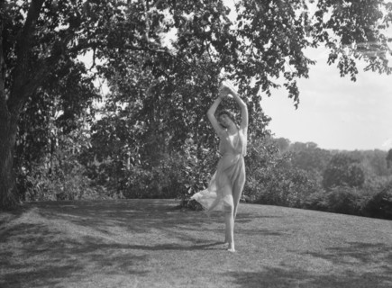 Elsie Dufour dancer, between 1918 and 1920. Creator: Arnold Genthe.