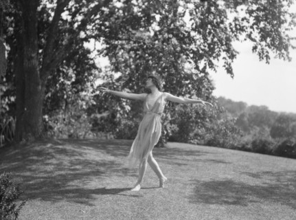 Elsie Dufour dancer, between 1918 and 1920. Creator: Arnold Genthe.