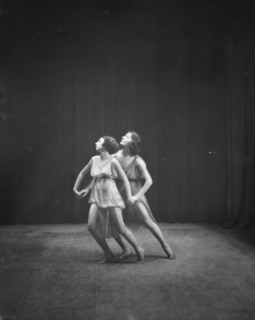 Elsie Dufour dancers, between 1918 and 1920. Creator: Arnold Genthe.