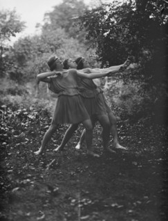 Florence Noyes dancers, between 1915 and 1918. Creator: Arnold Genthe.