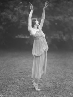 Desha dancing in Port Washington, 1921 Aug. 21. Creator: Arnold Genthe.