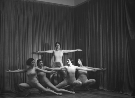 Strauss, Sarah Mildred, and pupils, 1930 Apr. 25. Creator: Arnold Genthe.