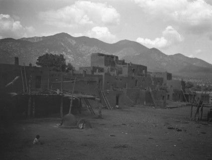 [Taos Pueblo, New Mexico], between 1899 and 1928. Creator: Arnold Genthe.