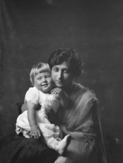 Magre, Mrs., and child, portrait photograph, 1919 Creator: Arnold Genthe.