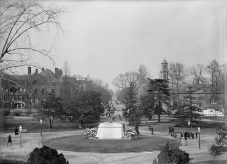 Jackson, Andrew. Monument in Lafayette Park, 1913. Creator: Harris & Ewing.
