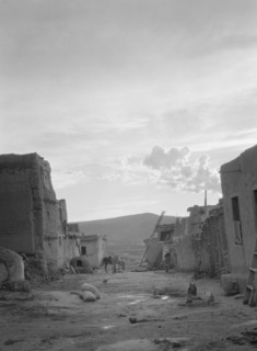Acoma, New Mexico area views, between 1899 and 1928. Creator: Arnold Genthe.