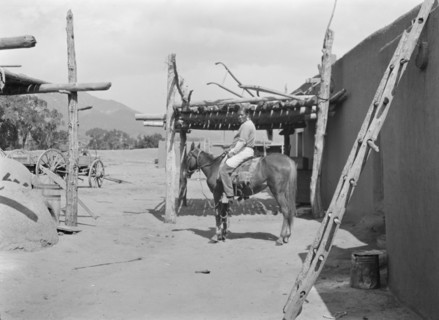 Acoma, New Mexico area views, between 1899 and 1928. Creator: Arnold Genthe.