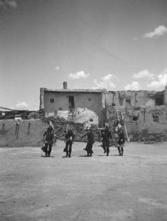 Acoma, New Mexico area views, between 1899 and 1928. Creator: Arnold Genthe.