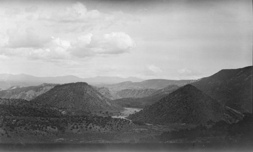 Acoma, New Mexico area views, between 1899 and 1928. Creator: Arnold Genthe.