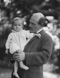 Borglum, Gutzon, Mr., and child, outdoors, 1917 Aug. 18. Creator: Arnold Genthe.