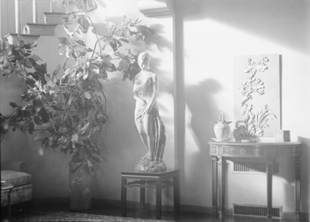 Alanson, Bertram, Mr., residence, between 1927 and 1942. Creator: Arnold Genthe.
