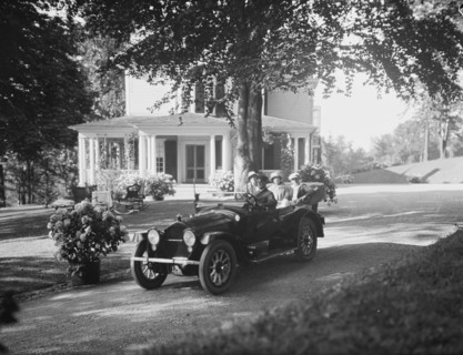 Leslie, Margeurite, and friends, in automobile, 1917 Aug. 18. Creator: Arnold Genthe.