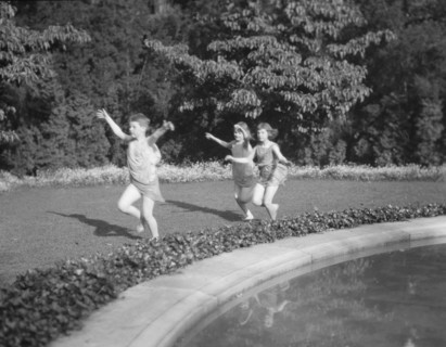 Elizabeth Duncan dancers and children, between 1916 and 1941. Creator: Arnold Genthe.