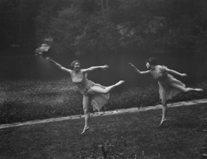 Elizabeth Duncan dancers and children, between 1916 and 1941. Creator: Arnold Genthe.