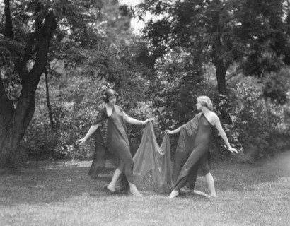 Wanger, Beatrice, Miss, and Miss Solveig Hornbeck, 1921 June 21. Creator: Arnold Genthe.
