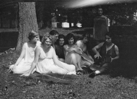 Florence Noyes dancers, portrait photograph, between 1915 and 1918. Creator: Arnold Genthe.