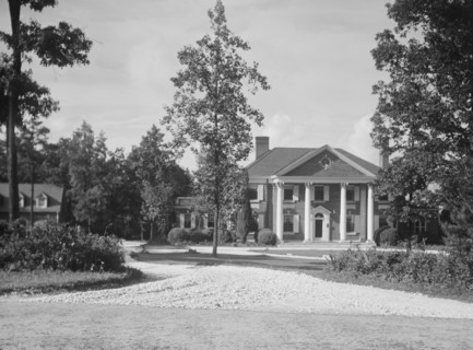 Residence of Mrs. Olgivie, Biltmore Forest, North Carolina, 1932 May. Creator: Arnold Genthe.