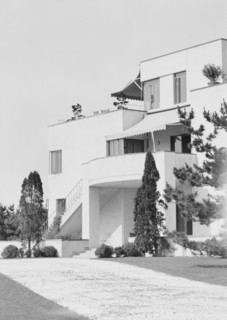 House at "The Shallows," property of Lucien Hamilton Tyng, Southampton, Long Island, 1931 Creator: Arnold Genthe.