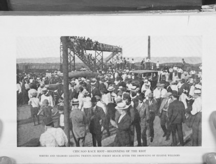 Chicago race riot- beginning of the riot; White and Negroes leaving Twenty-ninth Street..., 1922. Creator: Unknown.