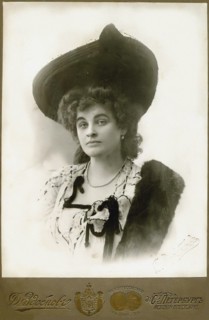 Portrait of the author Nadezhda Teffi (1872-1952), 1910. Creator: Zdobnov, Dmitri Spiridonovich (End of 19th cen.).
