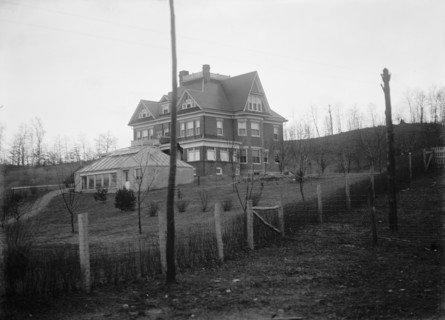 Feud - Scenes in Virginia Mountain Town at Trial After Feud, 1912. Creator: Harris & Ewing.