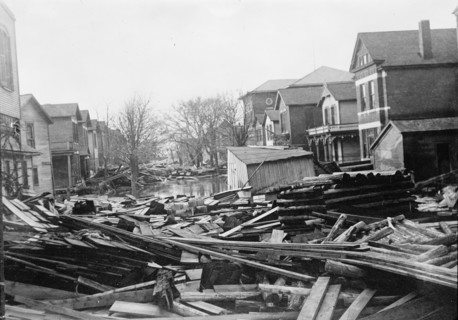 Flood Scenes, Dayton, Ohio?, 1913. Creator: Harris & Ewing.