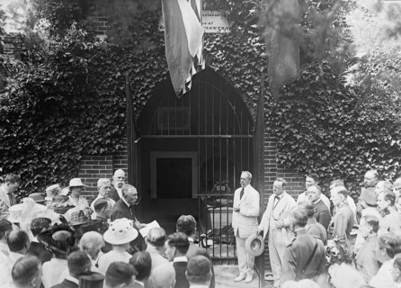 Mount Vernon - Tomb of Washington, 24 June 1917. Creator: Harris & Ewing.