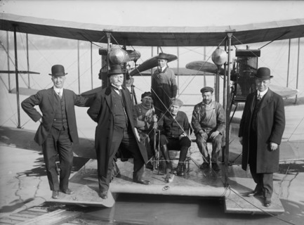 Richardson Tandem Biplane Hydroplane on Potomac, April, 1916.  Creator: Harris & Ewing.