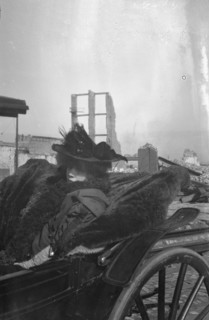 Bernhardt, Sarah, in carriage in San Francisco after the earthquake and fire of 1906, 1906 Apr. Creator: Arnold Genthe.