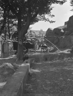 [Taos Pueblo, New Mexico], between 1899 and 1928. Creator: Arnold Genthe.