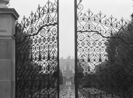 Kahn, Otto H., Mr., estate, 1928 Creator: Arnold Genthe.