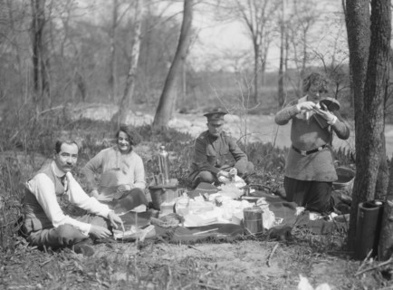 Picnic with Martha Hedman and friends, between 1912 and 1919. Creator: Arnold Genthe.