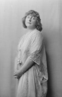 Anglin, Margaret, Miss, portrait photograph, between 1910 and 1925. Creator: Arnold Genthe.