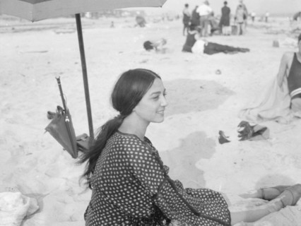 Aoliado, Miss, at the beach, between 1920 and 1935. Creator: Arnold Genthe.