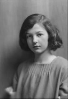 Astor, Alice Muriel, Miss, portrait photograph, 1914 Feb. 28. Creator: Arnold Genthe.