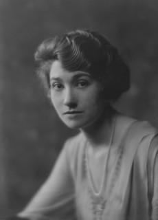 Bainter, Fay, Miss, portrait photograph, 1916. Creator: Arnold Genthe.