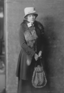 Bara, Theda, Miss, portrait photograph, 1916 Nov. 11. Creator: Arnold Genthe.