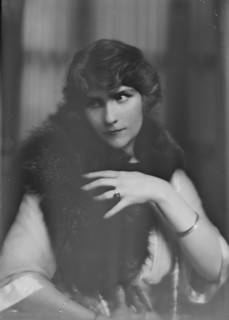 Barklay, D., Mrs., portrait photograph, 1915 July 14. Creator: Arnold Genthe.
