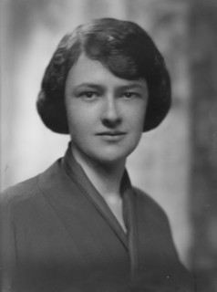 Barrett, Hinman, Mrs., portrait photograph, 1917 June 19. Creator: Arnold Genthe.